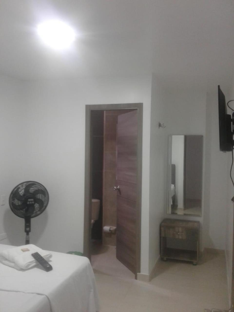 פלורידאבלאנקה Hostal Piedra Del Sol מראה חיצוני תמונה